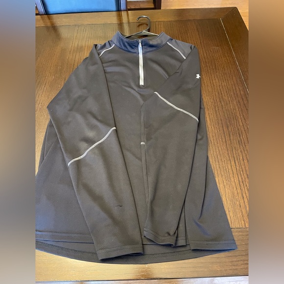 Pair of UA 1/4-zip lightweight pullovers - Picture 2 of 6